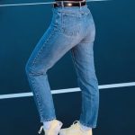 Chic Ways to Style High-Rise Jeans with Cropped Tops 2025