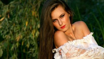 Elegant Off-Shoulder Tops for Day to Night 2025