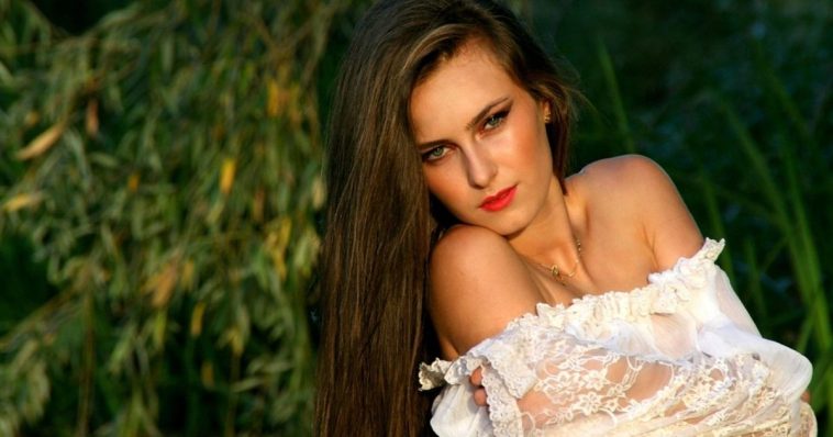 Elegant Off-Shoulder Tops for Day to Night 2025